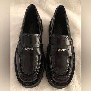 DKNY size 6 loafers